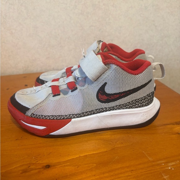 Nike Kids Boys Kyrie Flytrap Red and Gray Sneakers - Picture 3 of 8